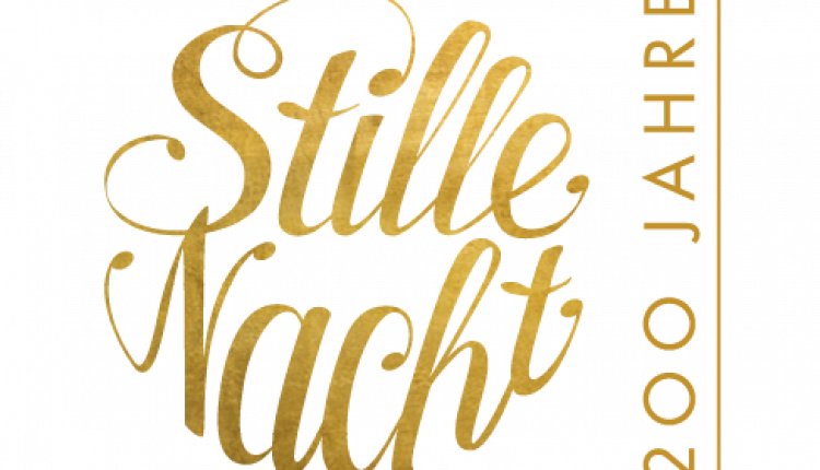 In goldener Schrift steht Stille Nacht mit 200 Jahren und Landesausstellung in goldener Schrift auf hellem Hintergrund.