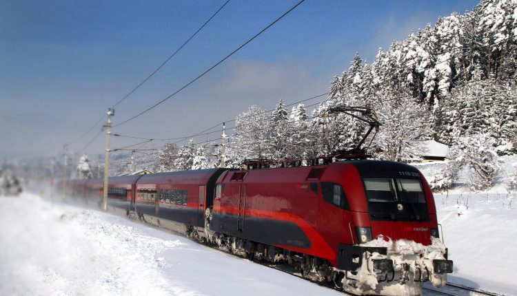 Railjet in Winterlandschaft © OEBB_ChristophPosch