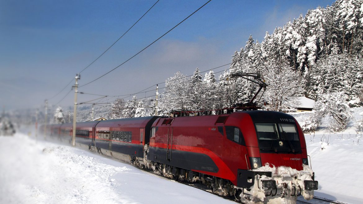 Railjet in Winterlandschaft © OEBB_ChristophPosch