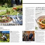 Tisch im Freien mit Salat, Wein und Brot; Magazinseiten mit alpiner Küche, Rezepten und Restaurantfotos.