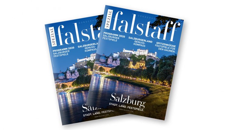 Zwei Falstaff-Magazine mit einer Nachtansicht von Salzburg und einem blauen Umschlag sind auf einer weißen Fläche übereinandergelegt.