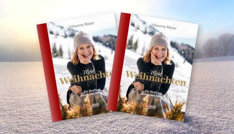 Zwei Exemplare eines Buches mit dem Titel Mein Weihnachten mit einer lächelnden Frau in Winterkleidung auf dem Cover.