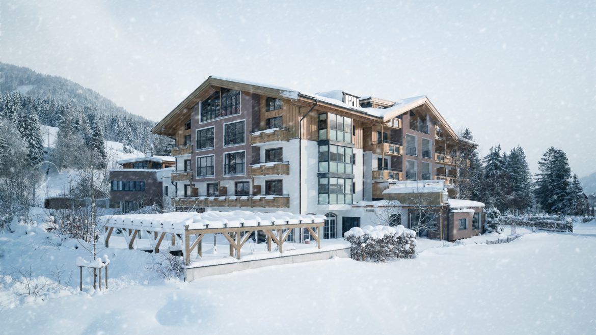 Ein großes österreichisches Hotel im Chalet-Stil, umgeben von schneebedeckten Bäumen und Bergen bei Schneefall.