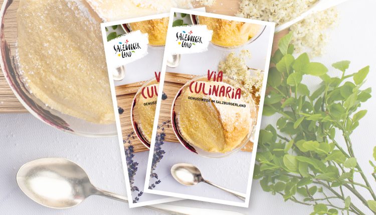 Zwei Rezeptkarten mit einem Dessert, einem Löffel und grünen Kräutern auf hellem Hintergrund. Text: Via Culinaria.