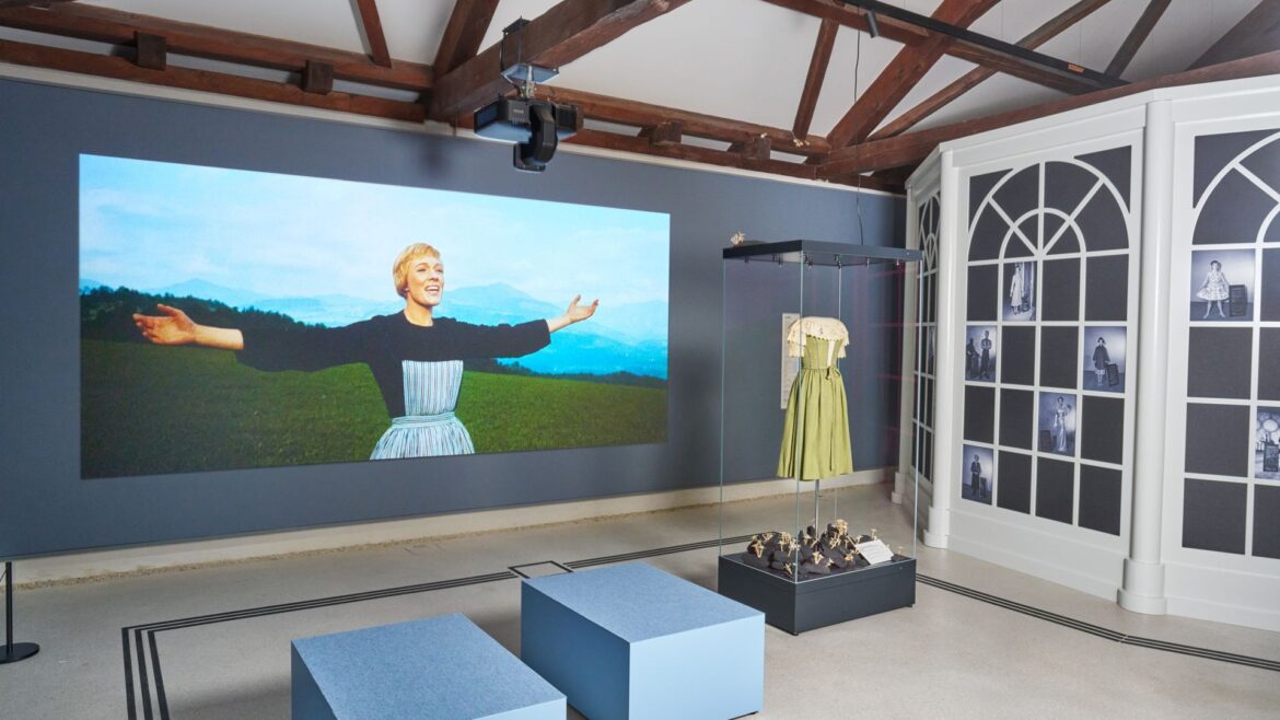 Sound of Music: Julie Andrews als Maria in Salzburg, Ausstellungsstück mit Kleid